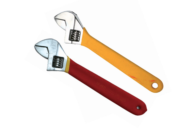 Adjustable wrench with dipped handle, Chrome plated surfaceSize: 6