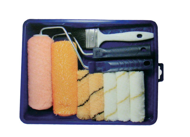 
	Roller set
	Contents:
	1pc flat brush
	2pc 7" acrylic roller
	5pc acrylic roller refill
	1pc paint tray